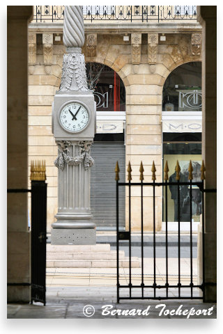 Bordeaux l'horloge place de la comédie depuis le Grand Théâtre | Photo Bernard Tocheport