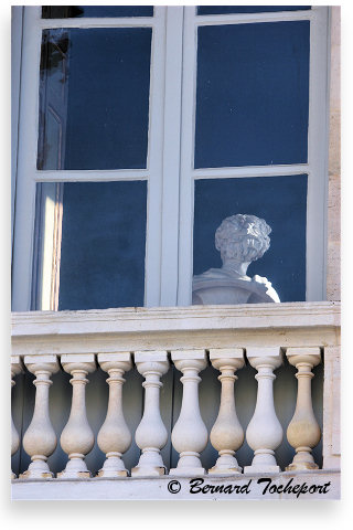 Balcon et reflet place de la Comédie à Bordeaux  | Photo Bernard Tocheport