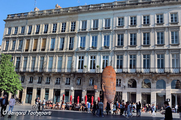 Bordeaux cours du chapeau rouge, place de la comédie et sculpture Sanna | Photo Bernard Tocheport