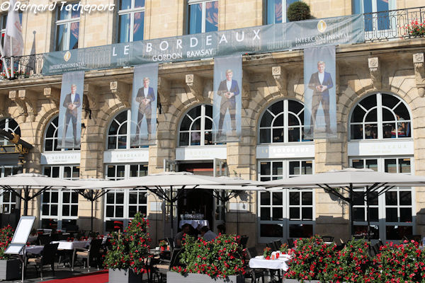 Place de la comédie terrasse restaurant Le Bordeaux Gordon Ramsay | Photo Bernard Tocheport