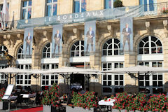 Place de la comédie terrasse restaurant Le Bordeaux Gordon Ramsay | Photo Bernard Tocheport