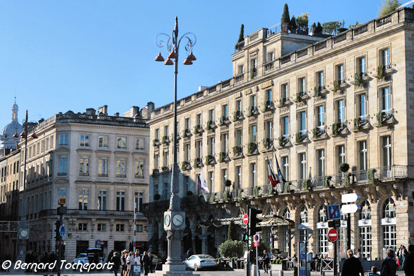 Bordeaux la place de la comédie et son horloge | Photo Bernard Tocheport