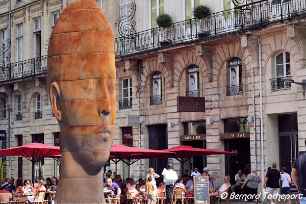 Sanna sculpture de Jaume Plensa place de la Comédie à Bordeaux | Photo Bernard Tocheport