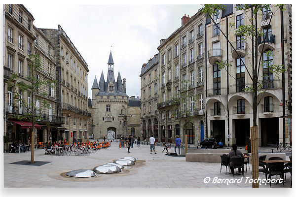 Bordeaux vue d'ensemble de la place du Palais et de la porte Cailhau | Photo Bernard Tocheport
