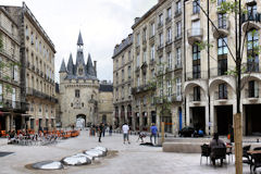Bordeaux vue d'ensemble de la place du Palais et de la porte Cailhau | Photo Bernard Tocheport