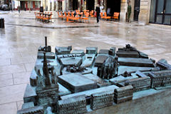 Terrasses et plan relief place du Palais à Bordeaux | Photo Bernard Tocheport