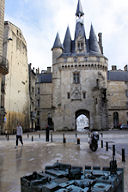 Bordeaux plan relief et porte Cailhau place du Palais | Photo 33-bordeaux.com