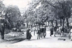 Début des années 1900 promenade au Square Gambetta à Bordeaux | Collection Bernard Tocheport