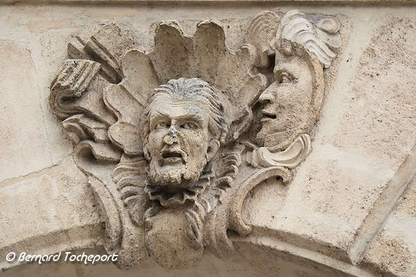 Bordeaux deux personnages pour un mascaron de la place Gambetta | Photo Bernard Tocheport