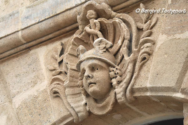 Bordeaux mascaron immeuble rénové de la place Gambetta | Photo Bernard Tocheport