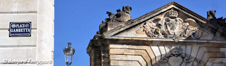 Bordeaux la place Gambetta et la Porte Dijeaux | Photo Bernard Tocheport