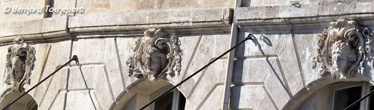 Bordeaux mascarons sur les façades de la place Gambetta | Photo Bernard Tocheport