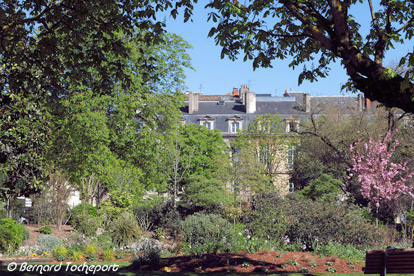 Bordeaux décor verdoyant et fleuri de la place Gambetta | Photo Bernard Tocheport