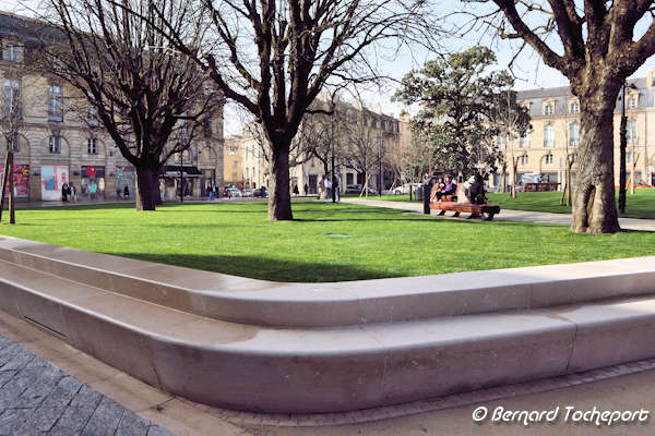 Bordures bancs jardin place Gambetta à Bordeaux | Photo Bernard Tocheport