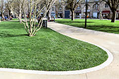 Allées et pelouse du jardin de la place Gambetta à Bordeaux | Photo Bernard Tocheport