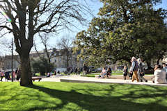 Bordeaux le jardin de la place Gambetta lieu de promenade | Photo Bernard Tocheport