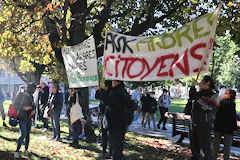 Bordeaux place Gambetta manifestatnts pour la défense des arbres | Photo Bernard Tocheport