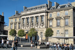Bordeaux terrasses et faculté de médecine place de la Victoire | Photo Bernard Tocheport