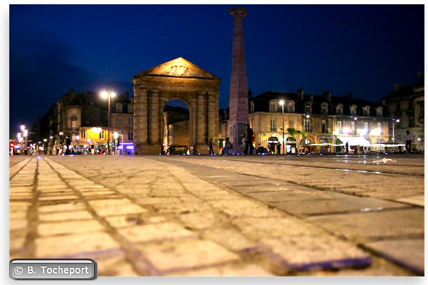 Bordeaux éclairage de la place de la Victoire et de ses pavés | Photo Bernard Tocheport