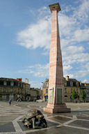 Bordeaux place de la victoire avec sa colonne et ses tortues | Photo Bernard Tocheport