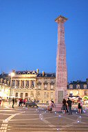 Obélisque d'Ivan Theimer à la tombée de la nuit - Bordeaux place de la Victoire