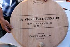Bordeaux barrique de la vigne bicentenaire de la place de la Victoire | Photo Bernard Tocheport