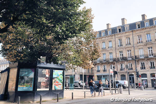 Bordeaux kiosque à l'angle de la place Pey Berland | Photo Bernard Tocheport 