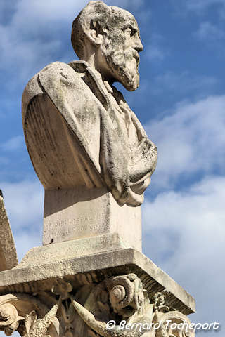 Bordeaux buste de Léo Drouyn en 2019 place Pey Berland | Photo Bernard Tocheport 
