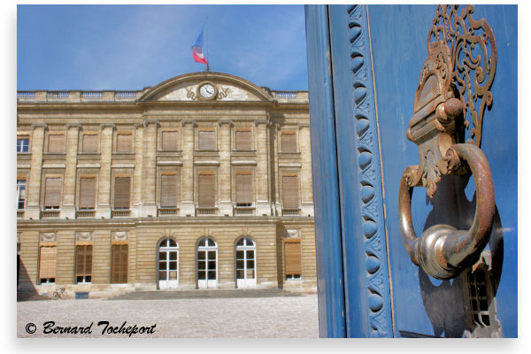 Bordeaux place Pey Berland heurtoir et façade de la mairie | Photo Bernard Tocheport 