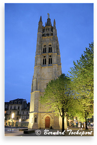 Bordeaux éclaire de la tour place Pey Berland | Photo Bernard Tocheport