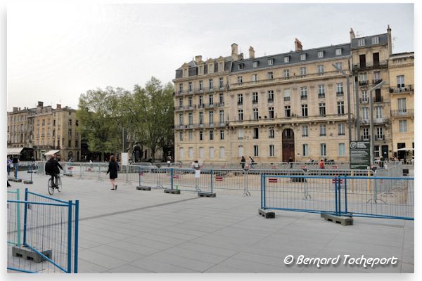 Bordeaux la place Pey Berland sans ses arbres | Photo Bernard Tocheport