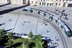 Bordeaux ilot vert de la place Pey Berland et circulation du tram | Photo Bernard Tocheport 