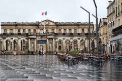 Bordeaux dalles de la place Pey Berland sous la pluie | Photo Bernard Tocheport 