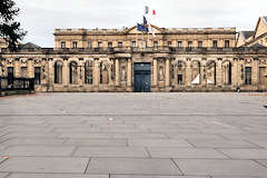 Bordeaux place Pey Berland le parvis de la mairie désert | Photo Bernard Tocheport 