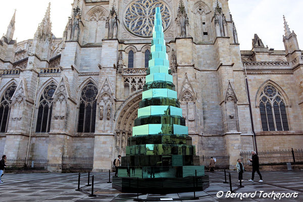Bordeaux sapin de Noël de verre devant la cathédrale | Photo Bernard Tocheport 
