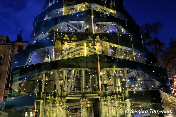 Bordeaux reflets cathédrale dans le sapin de verre | Photo Bernard Tocheport 