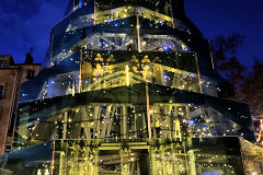 Bordeaux reflets cathédrale dans le sapin de verre | Photo Bernard Tocheport 