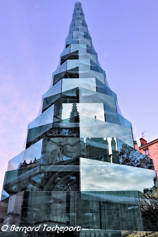 Reflets dans le sapin de verre bordelais | Photo Bernard Tocheport 