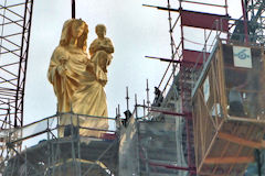  Statue Notre Dame d'Aquitaine couleur Or après sa restauration de 2002 |  Photo 33-bordeaux.com