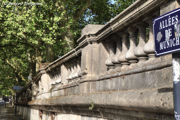 Bordeaux Allées de Munich balustrade des Quinconces | Photo Bernard Tocheport
