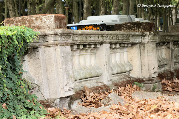 Bordeaux balustrade penchée des Quinconces | Photo Bernard Tocheport