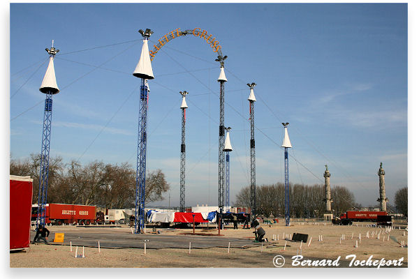 Assemblage chapiteau cirque Arlette Gruss place des Quinconces | Photo 33-bordeaux.com