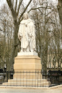 Bordeaux Statue rénovée de Montesquieu |  photo 33-bordeaux.com