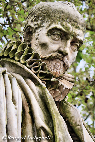 Portrait Michel de Montaigne place des Quinconces à Bordeaux | Photo Bernard Tocheport
