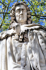 Détail statue de Montesquieu place des Quinconces à Bordeaux | Photo Bernard Tocheport