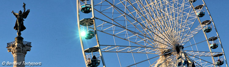 Grande roue devant l'ange de la liberté Quinconces Bordeaux | Photo Bernard Tocheport