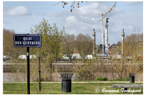 Place des Quinconces vue depuis le quai des Queyries | Photo 33-bordeaux.com