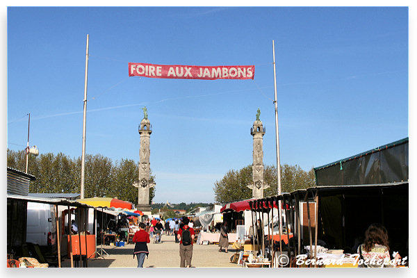 Foire à la brocante et aux jambons Place des Quinconces | Photo 33-bordeaux.com