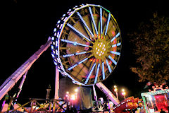 Bordeaux manèges de la Foire aux Plaisirs la nuit Place des Quinconces | Photo Bernard Tocheport