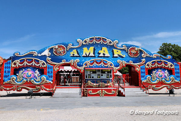 Bordeaux caravane caisse du Cirque Amar sur la Place des Quinconces | Photo Bernard Tocheport